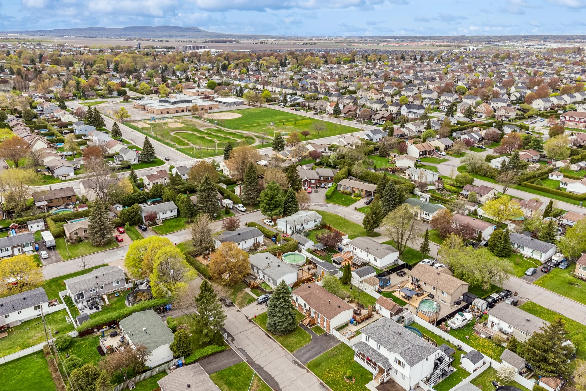 Vue aérienne réelle du secteur du Tournesol avec l’école Le Tournesol